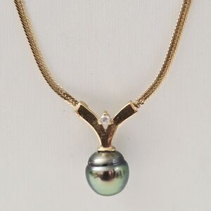 Authentic Vintage 14K Gold Tahitian Pearl And Diamond Necklace